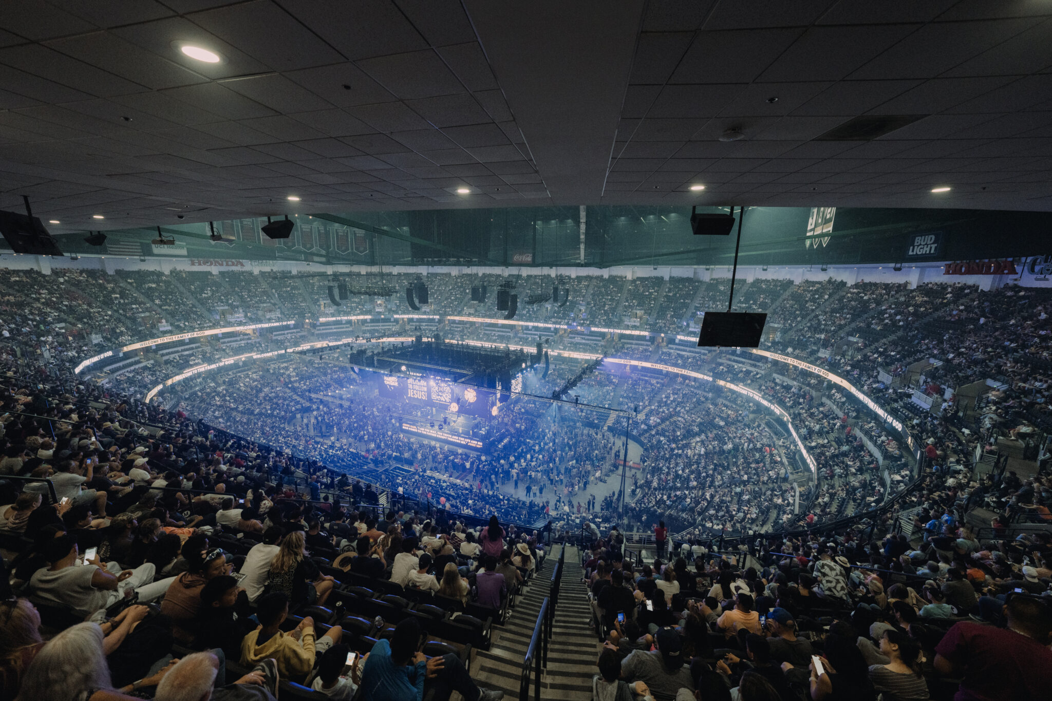 Greg Laurie’s Harvest Crusade Over 32,000 People to Packed Out