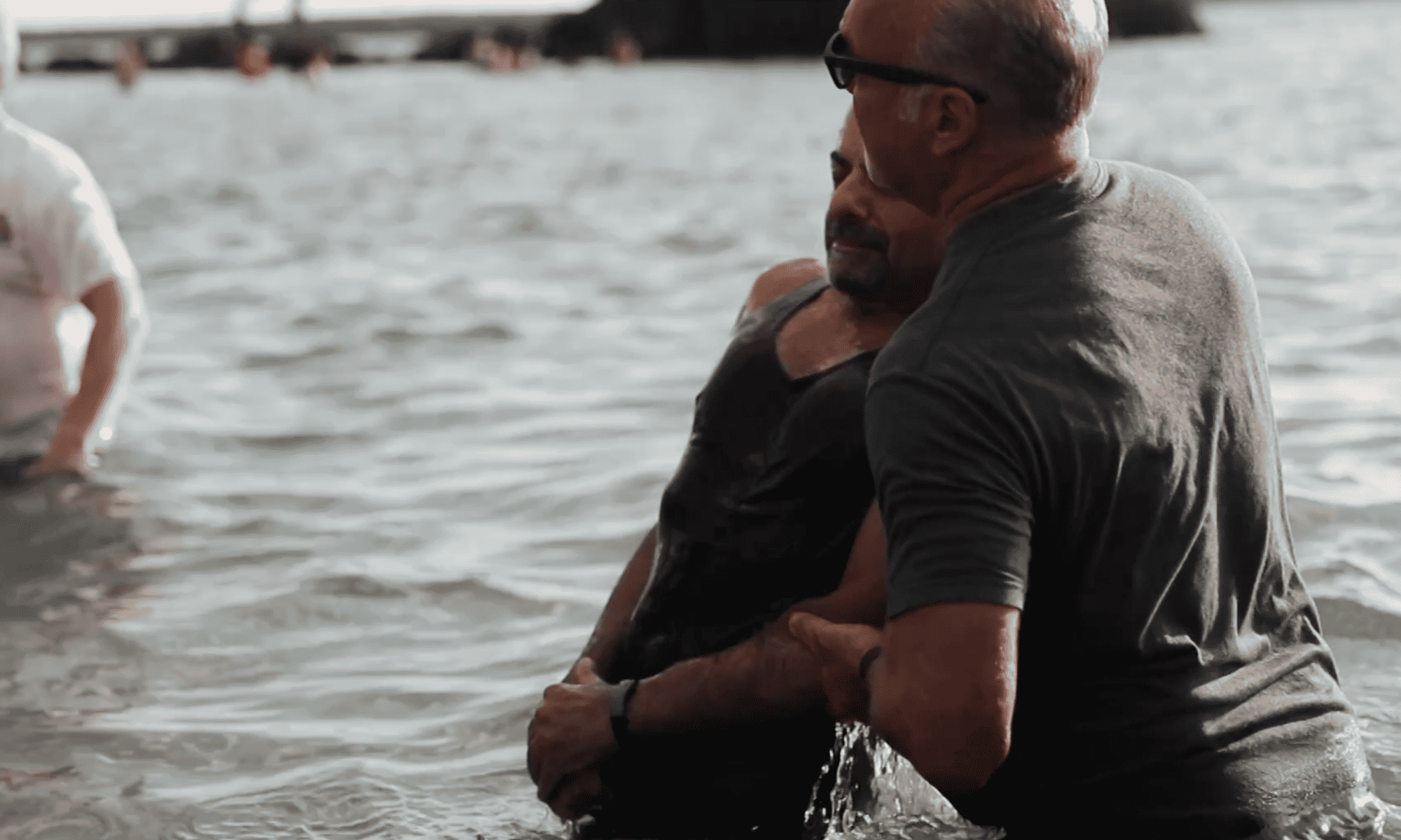 Greg Laurie baptizes man at Pirate's Cove beach in CA