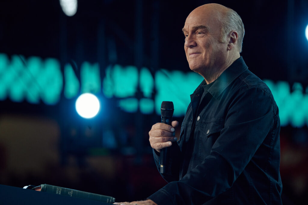 greg laurie harvest crusade