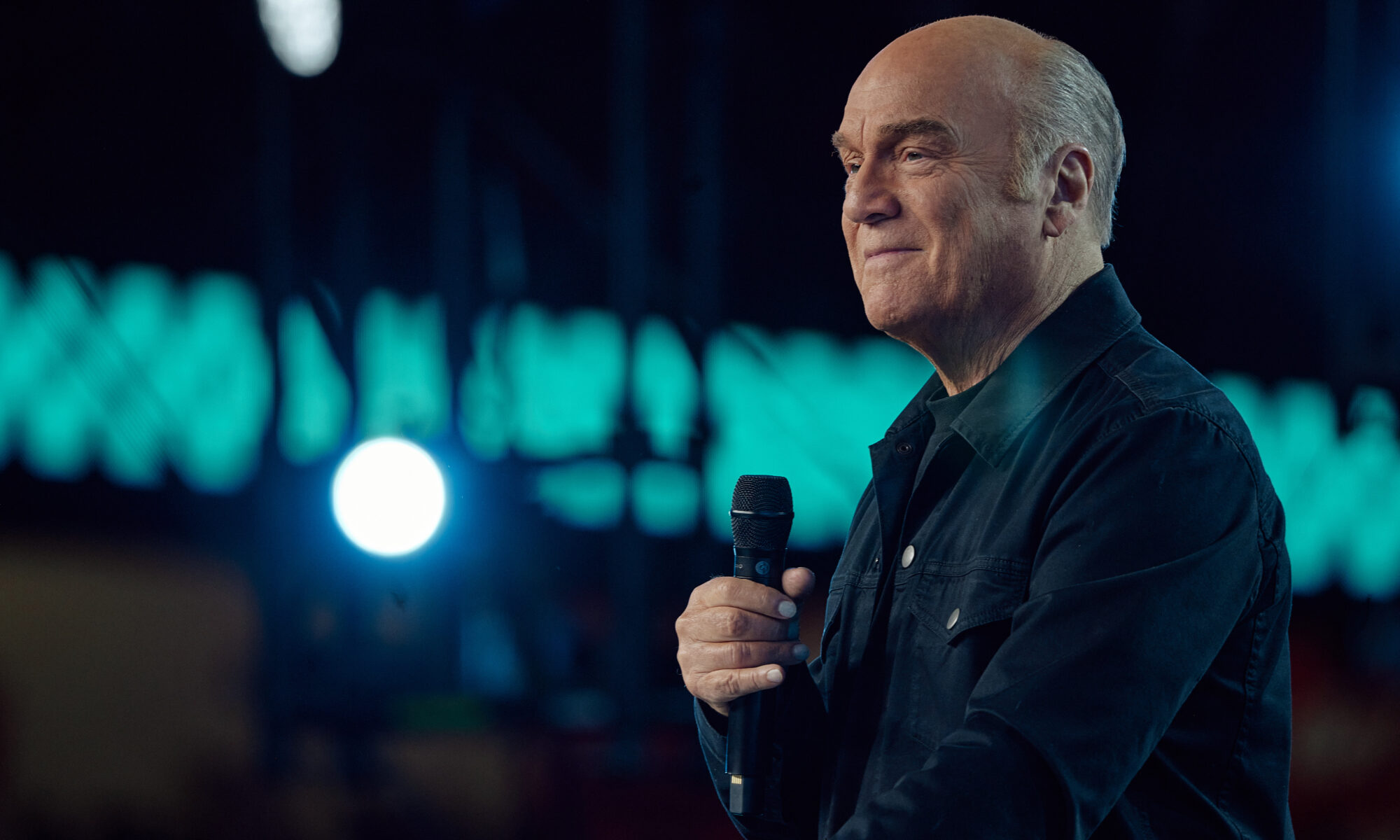 greg laurie speaking at harvest crusade angel stadium